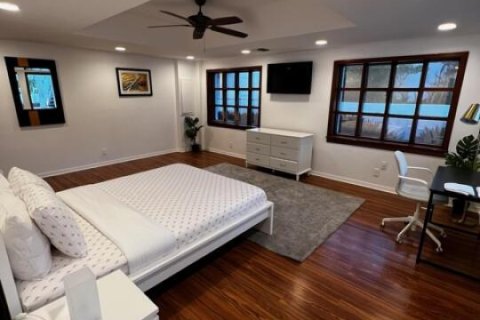 Casa en alquiler en Lantana, Florida, 6 dormitorios, 592.9 m2 № 1009554 - foto 1