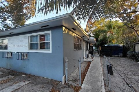 Casa en venta en Miami, Florida, 4 dormitorios, 155.52 m2 № 2029767 - foto 5