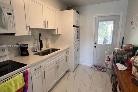 Propiedad comercial en venta en Dania Beach, Florida, 116.59 m2 № 1887767 - foto 21
