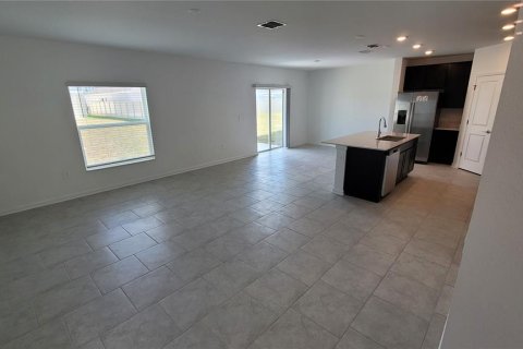 House in Davenport, Florida 4 bedrooms, 185.8 sq.m. № 1749678 - photo 10