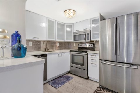 Кондоминиум с 2 спальнями в Майами-Бич, Флорида № 2054797