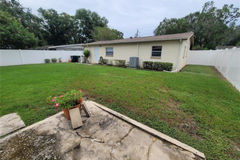 Villa ou maison à vendre à Tampa, Floride: 2 chambres, 87.7 m2 № 1898661 - photo 29