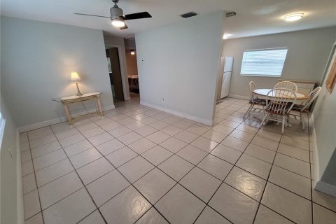 Villa ou maison à vendre à Tampa, Floride: 2 chambres, 87.7 m2 № 1898661 - photo 4