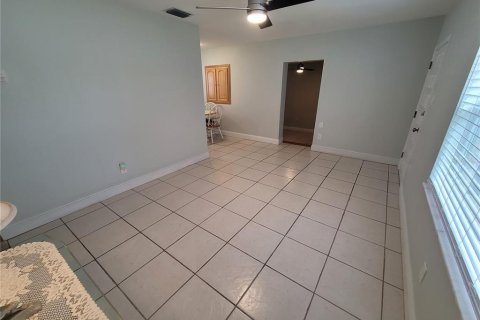 Villa ou maison à vendre à Tampa, Floride: 2 chambres, 87.7 m2 № 1898661 - photo 5