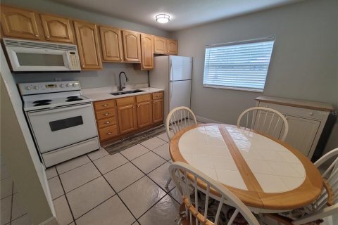 Villa ou maison à vendre à Tampa, Floride: 2 chambres, 87.7 m2 № 1898661 - photo 11
