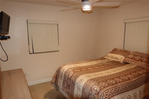 Villa ou maison à vendre à Tampa, Floride: 2 chambres, 87.7 m2 № 1898661 - photo 18