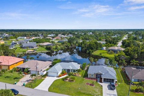 House in Rotonda, Florida 3 bedrooms, 139.54 sq.m. № 1823263 - photo 30