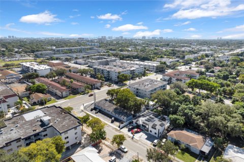 House in North Miami, Florida 1 bedroom № 2033976 - photo 5