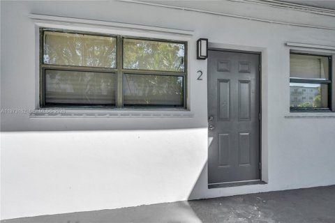 House in North Miami, Florida 1 bedroom № 2033976 - photo 8