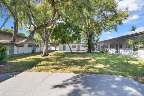 House in North Miami, Florida 1 bedroom № 2033976