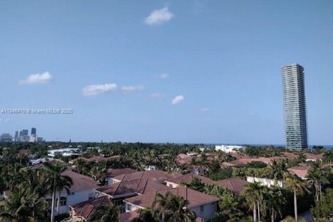 Condo in Sunny Isles Beach, Florida, 1 bedroom  № 1845840 - photo 1