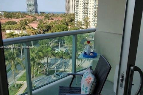 Condo in Sunny Isles Beach, Florida, 1 bedroom  № 1845840 - photo 17