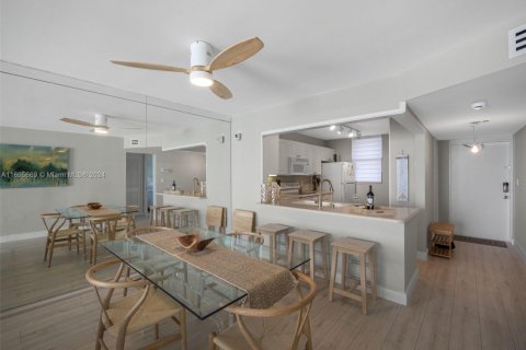 Condominio en venta en Jensen Beach, Florida, 2 dormitorios, 95.04 m2 № 1729933 - foto 1