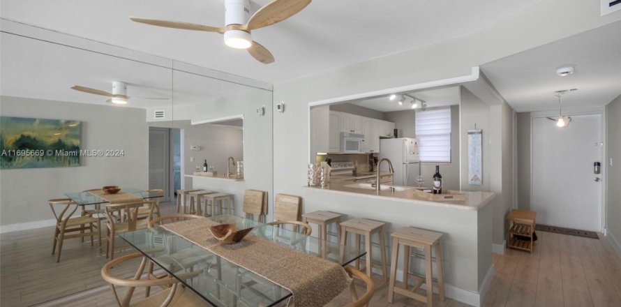 Condominio en Jensen Beach, Florida, 2 dormitorios  № 1729933