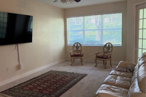 Townhouse in Temple Terrace, Florida 3 bedrooms, 176.24 sq.m. № 2323223 - photo 3
