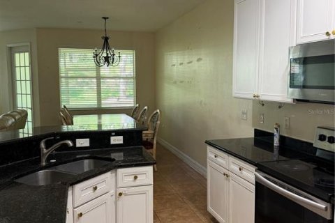 Townhouse in Temple Terrace, Florida 3 bedrooms, 176.24 sq.m. № 2323223 - photo 10