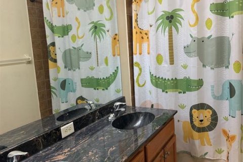 Townhouse in Temple Terrace, Florida 3 bedrooms, 176.24 sq.m. № 2323223 - photo 18