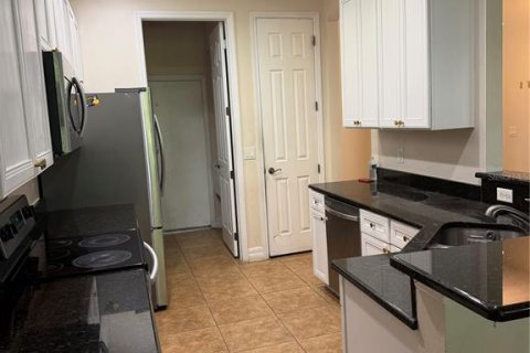 Townhouse in Temple Terrace, Florida 3 bedrooms, 176.24 sq.m. № 2323223 - photo 9