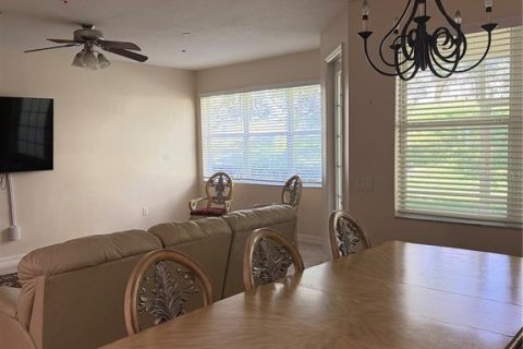 Townhouse in Temple Terrace, Florida 3 bedrooms, 176.24 sq.m. № 2323223 - photo 4