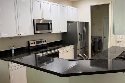 Townhouse in Temple Terrace, Florida 3 bedrooms, 176.24 sq.m. № 2323223 - photo 7