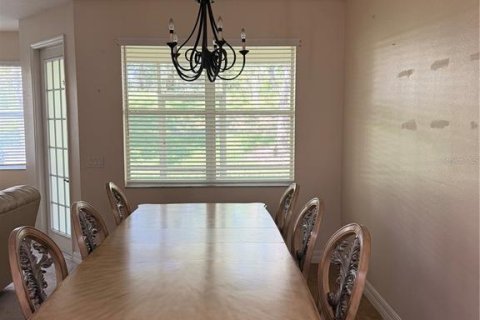 Townhouse in Temple Terrace, Florida 3 bedrooms, 176.24 sq.m. № 2323223 - photo 5