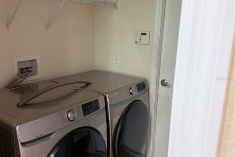 Townhouse in Temple Terrace, Florida 3 bedrooms, 176.24 sq.m. № 2323223 - photo 11