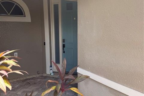 Townhouse in Temple Terrace, Florida 3 bedrooms, 176.24 sq.m. № 2323223 - photo 2