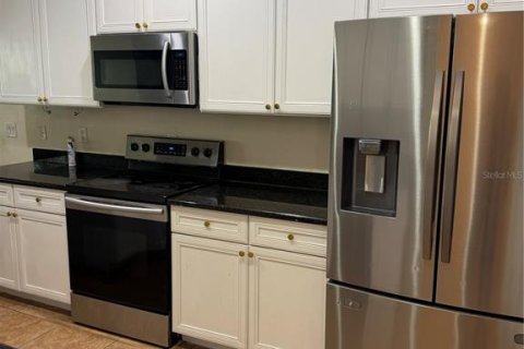 Townhouse in Temple Terrace, Florida 3 bedrooms, 176.24 sq.m. № 2323223 - photo 8