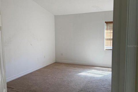 Townhouse in Temple Terrace, Florida 3 bedrooms, 176.24 sq.m. № 2323223 - photo 13