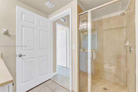 Villa ou maison à louer à Miami, Floride: 4 chambres, 214.79 m2 № 1977370 - photo 14