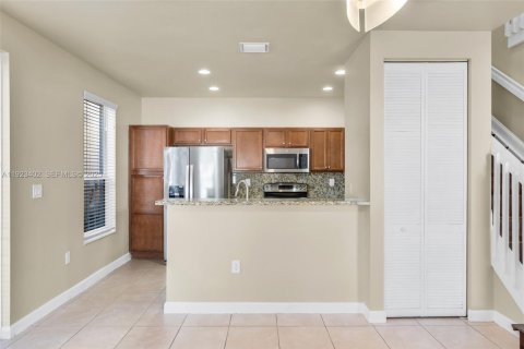 Villa ou maison à louer à Miami, Floride: 4 chambres, 214.79 m2 № 1977370 - photo 9