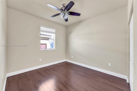 Villa ou maison à louer à Miami, Floride: 4 chambres, 214.79 m2 № 1977370 - photo 22