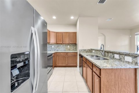 Villa ou maison à louer à Miami, Floride: 4 chambres, 214.79 m2 № 1977370 - photo 10