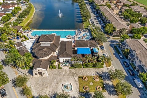 Villa ou maison à louer à Miami, Floride: 4 chambres, 214.79 m2 № 1977370 - photo 5