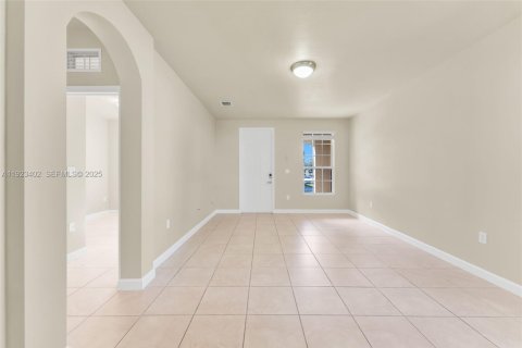 Villa ou maison à louer à Miami, Floride: 4 chambres, 214.79 m2 № 1977370 - photo 7