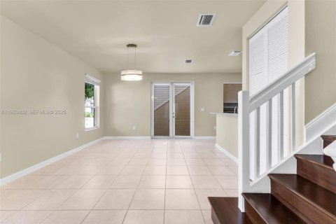 Villa ou maison à louer à Miami, Floride: 4 chambres, 214.79 m2 № 1977370 - photo 8