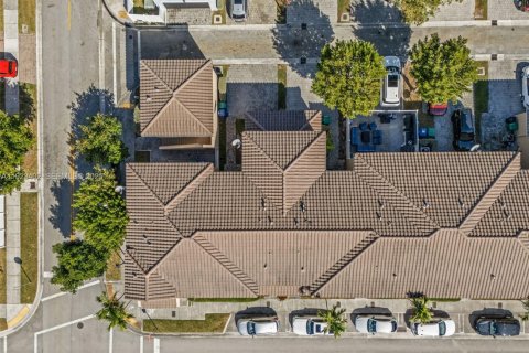 Villa ou maison à louer à Miami, Floride: 4 chambres, 214.79 m2 № 1977370 - photo 3