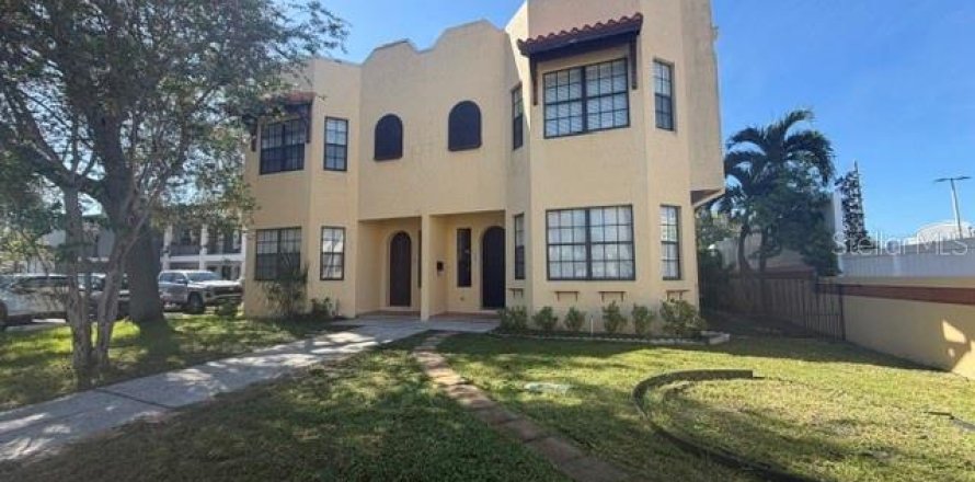 Touwnhouse à Saint Petersburg, Floride 3 chambres, 204.38 m2 № 2316440