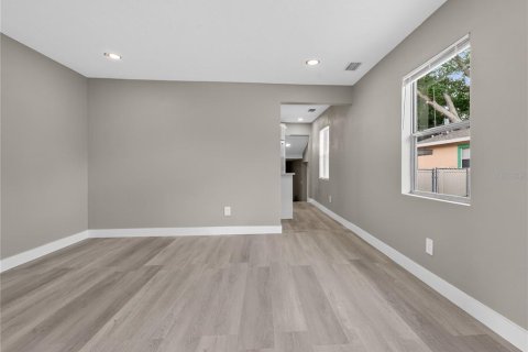 Casa en venta en Saint Petersburg, Florida, 3 dormitorios, 110.55 m2 № 2129564 - foto 6
