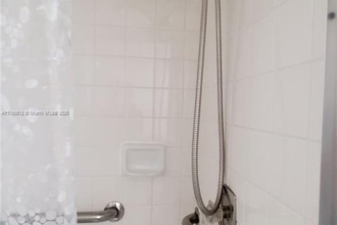 Condo in Sunrise, Florida, 2 bedrooms  № 1867282 - photo 30