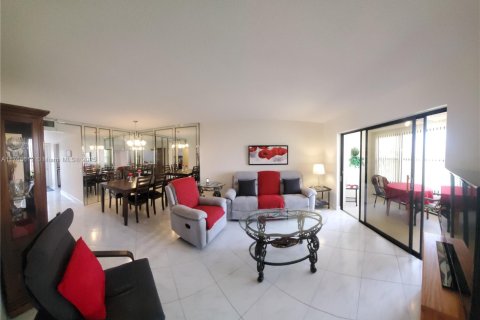 Condo in Sunrise, Florida, 2 bedrooms  № 1867282 - photo 6