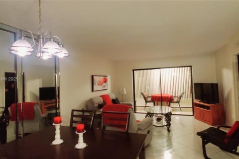 Condo in Sunrise, Florida, 2 bedrooms  № 1867282 - photo 4