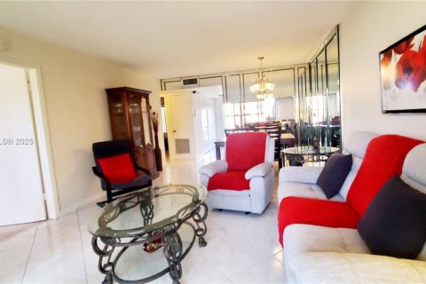 Condo in Sunrise, Florida, 2 bedrooms  № 1867282 - photo 7