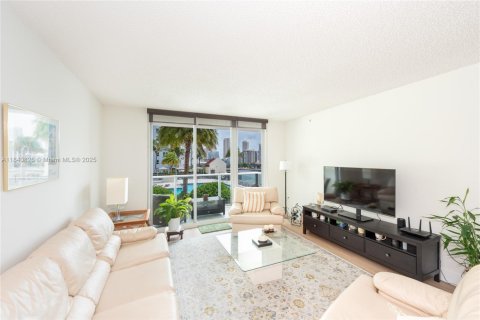 Condo in Miami, Florida, 2 bedrooms  № 1888852 - photo 7