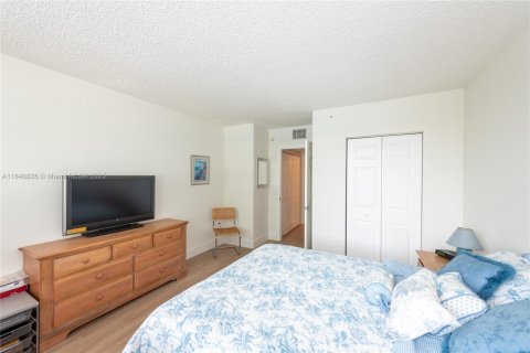 Condo in Miami, Florida, 2 bedrooms  № 1888852 - photo 14