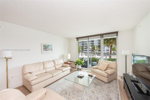 Condo in Miami, Florida, 2 bedrooms  № 1888852 - photo 3