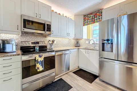 Condo in South Pasadena, Florida, 2 bedrooms  № 1576354 - photo 16