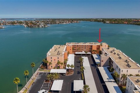 Condo in South Pasadena, Florida, 2 bedrooms  № 1576354 - photo 1