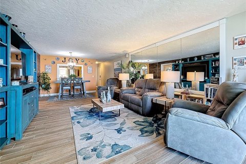 Condo in South Pasadena, Florida, 2 bedrooms  № 1576354 - photo 14
