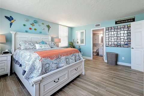 Condo in South Pasadena, Florida, 2 bedrooms  № 1576354 - photo 23